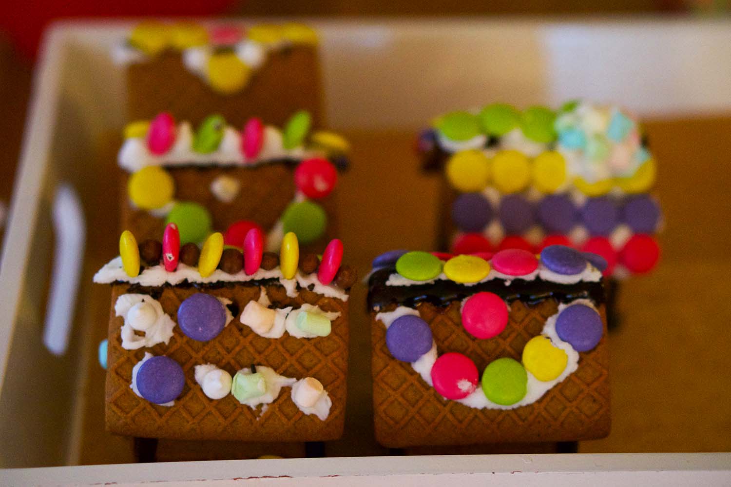 Julförberedelser med barn - pepparkakshus