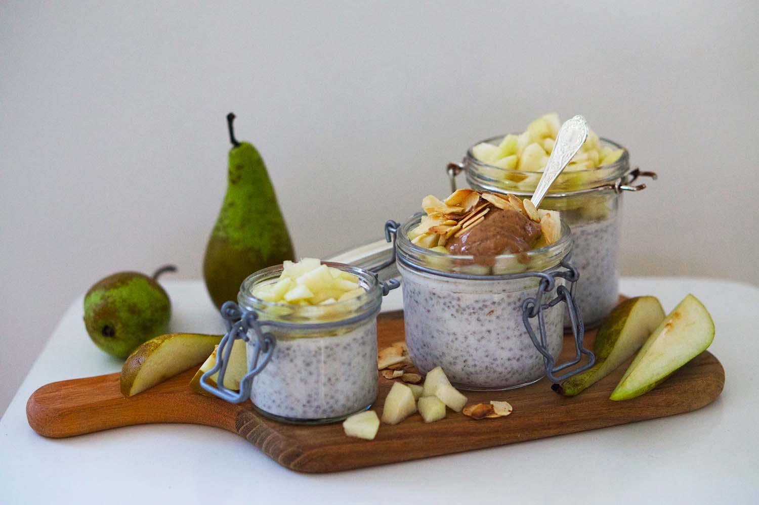 Chiapudding päron och mandel