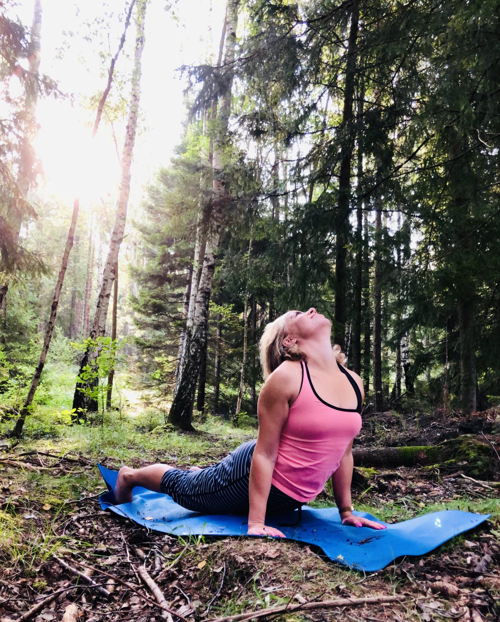 7CFA1248-7418-4F97-BE60-0752791C3D93 - Yoga i skogen