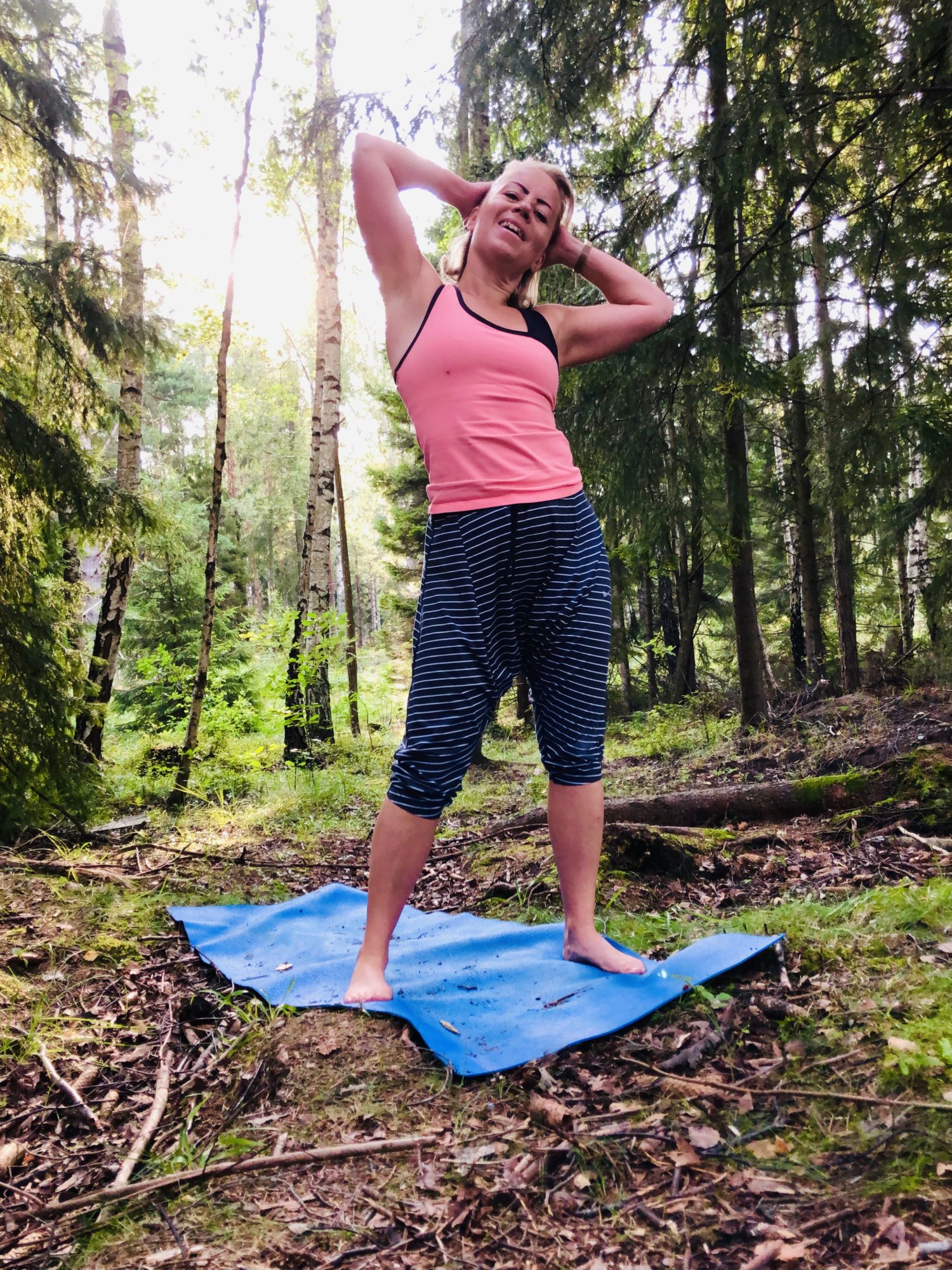 8B309F47-402C-48CF-AA3C-4CDDF951C1B7 - Yoga i skogen