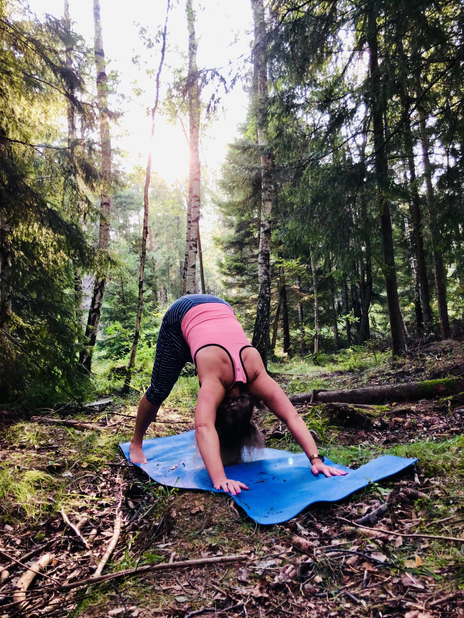 AFF72EA8-3BC6-443F-8129-24CBEF4D8820 - Yoga i skogen