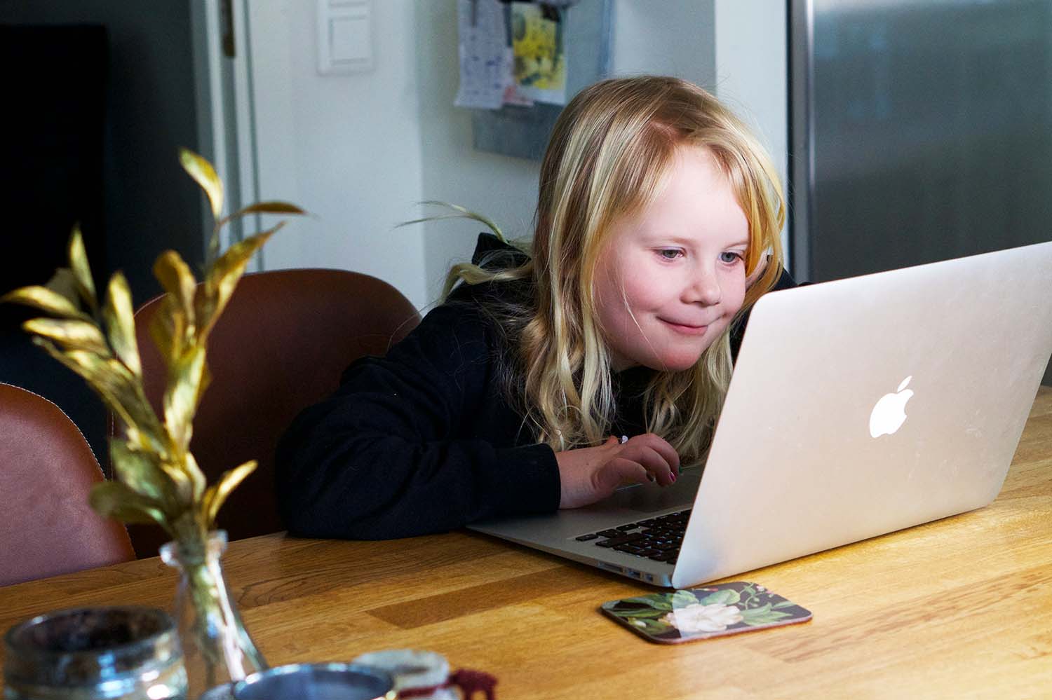 Barns första mobiltelefon från Refurbly