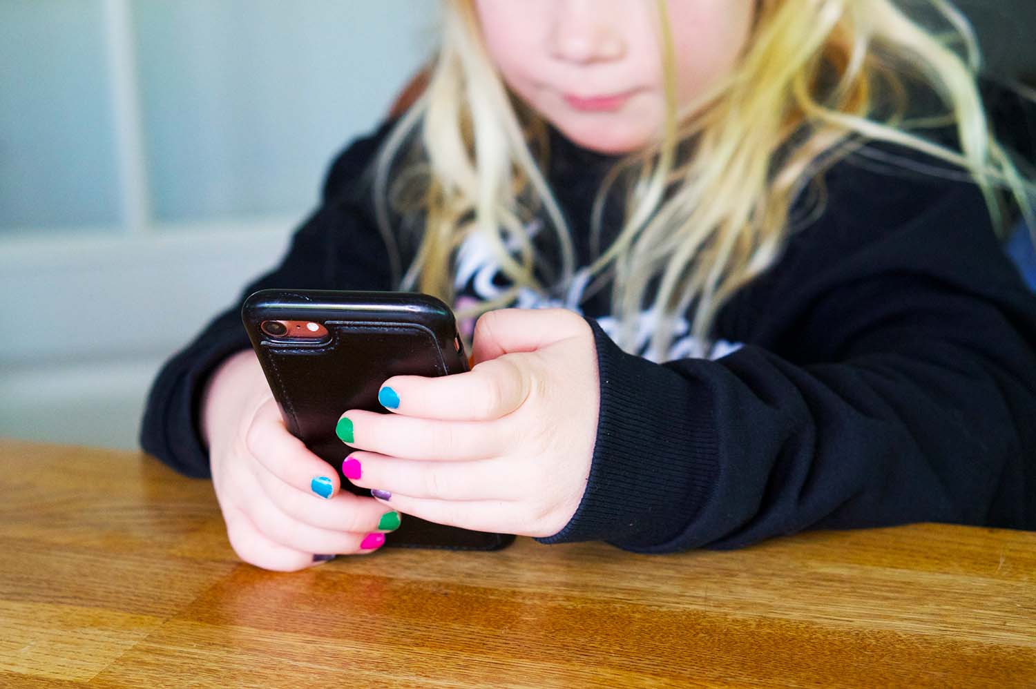 Barns första mobiltelefon från Refurbly