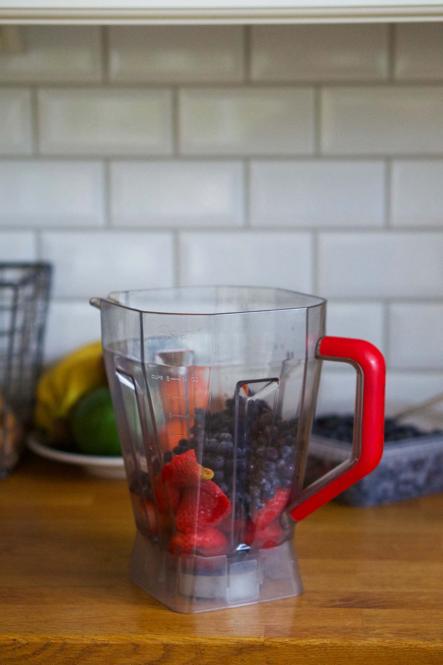 Smoothie med frysta bär och banan