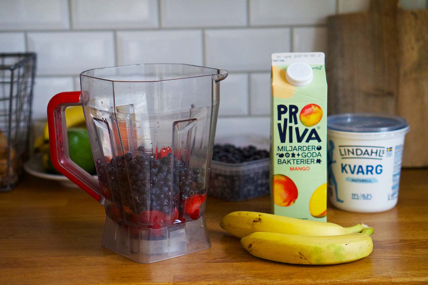 Smoothie med frysta bär och banan