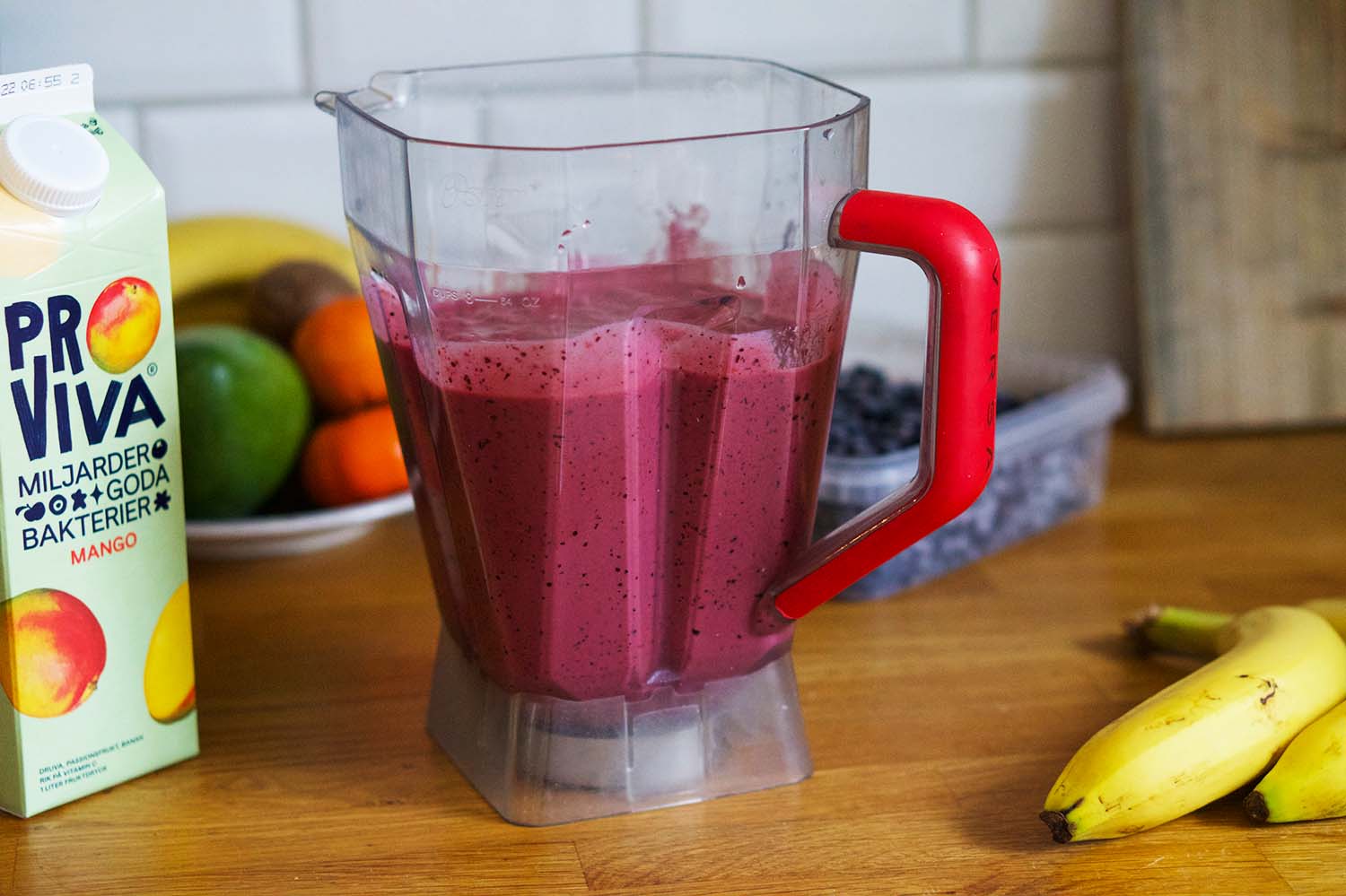 Smoothie med frysta bär och banan