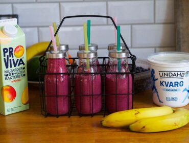 Smoothie med frysta bär och banan