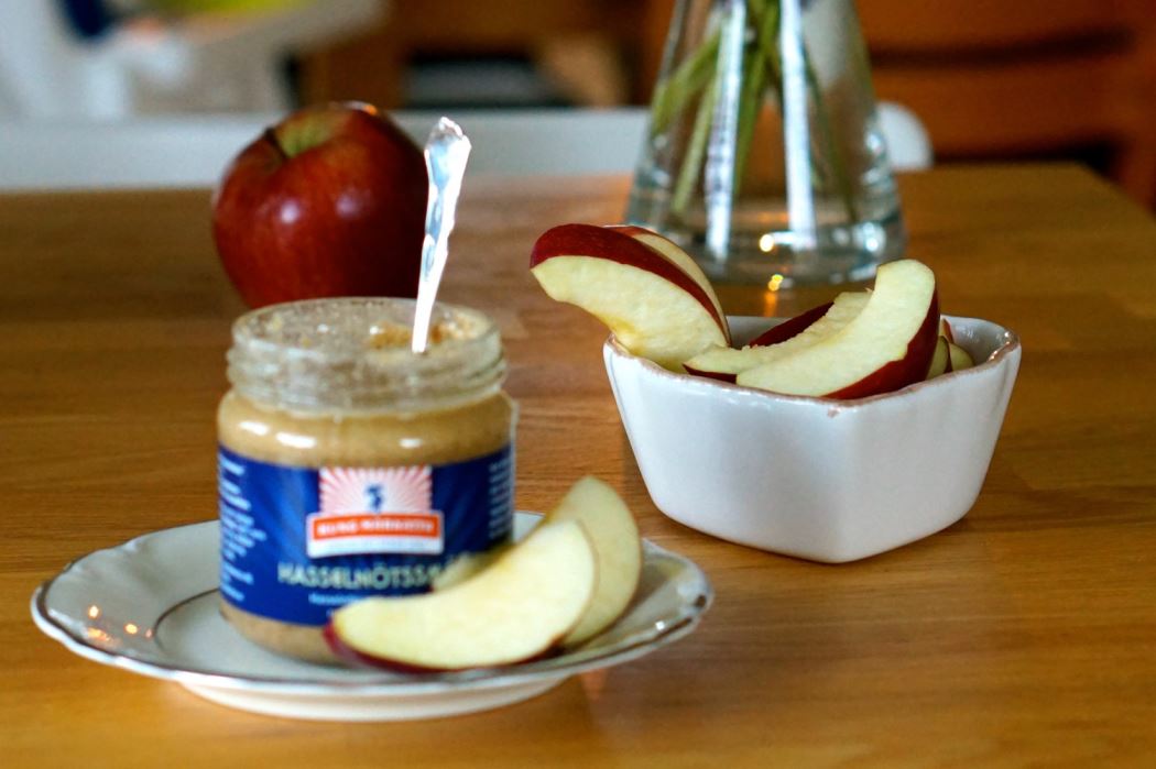 Hasselnotssmor-och-apple-1500x999-1 - äpple recept