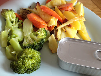 Kokt-broccoli-med-makrill-och-ugnsrostad-potatis-och-rotfrukter - Kokt broccoli