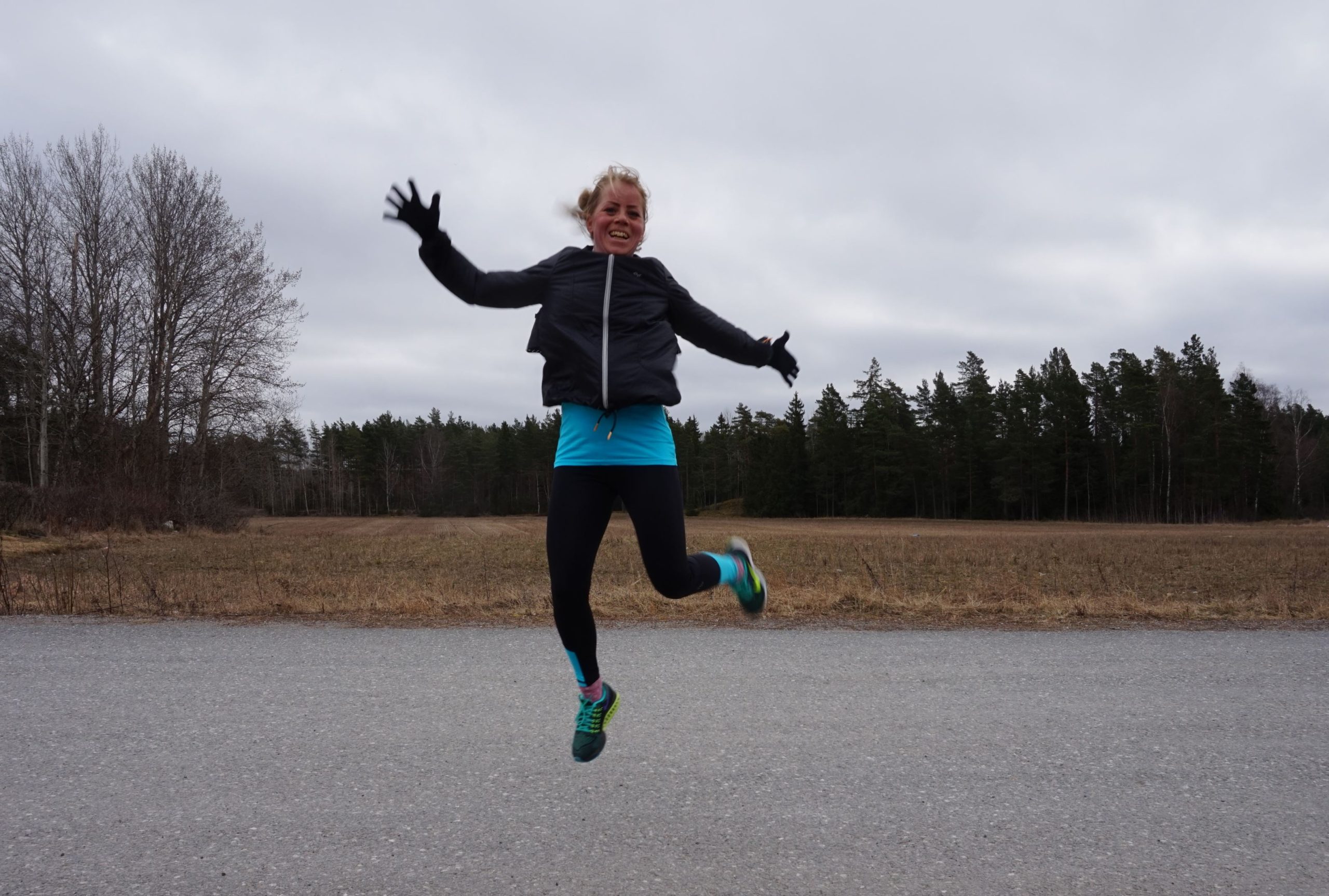 Lopning-glad-1-scaled - halvmarathon