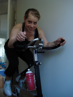 Styrketraning-med-triset-och-fyrset-8 - Träning uppdelad i tre sektioner