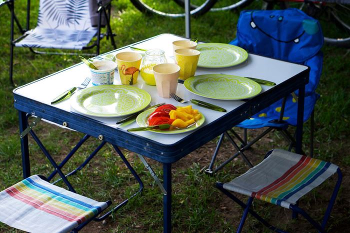 Dukning bord vid husvagn