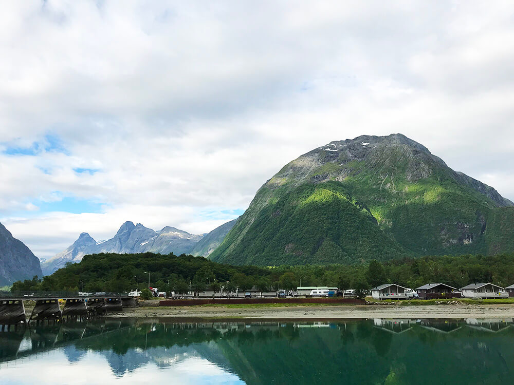Morgonpromenad i Åndalsnes, Norge