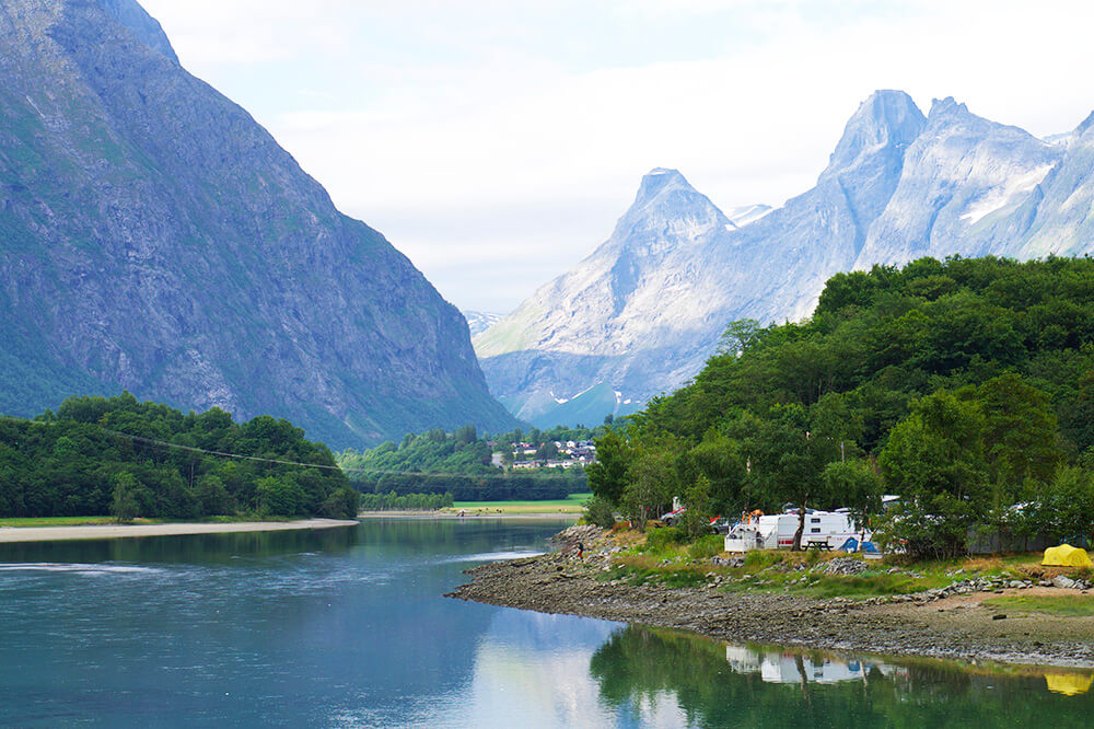 Morgonpromenad i Åndalsnes, Norge