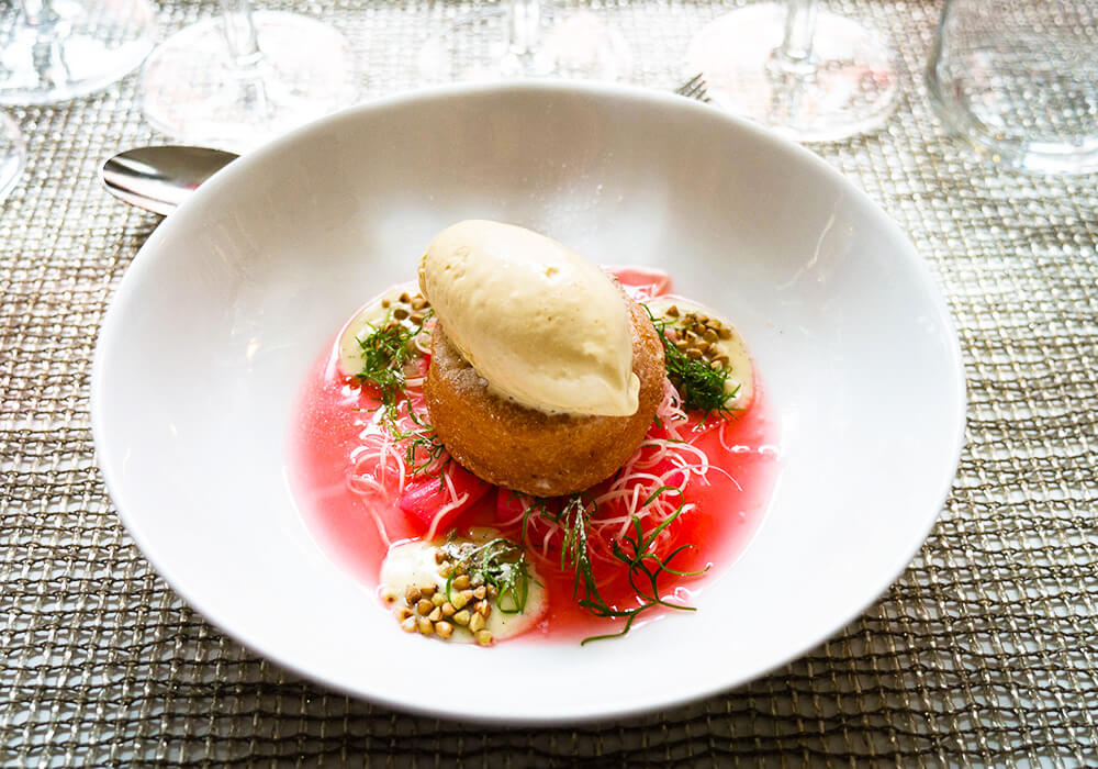 En finlunch med 4-rätters på Aveqia Stockholm