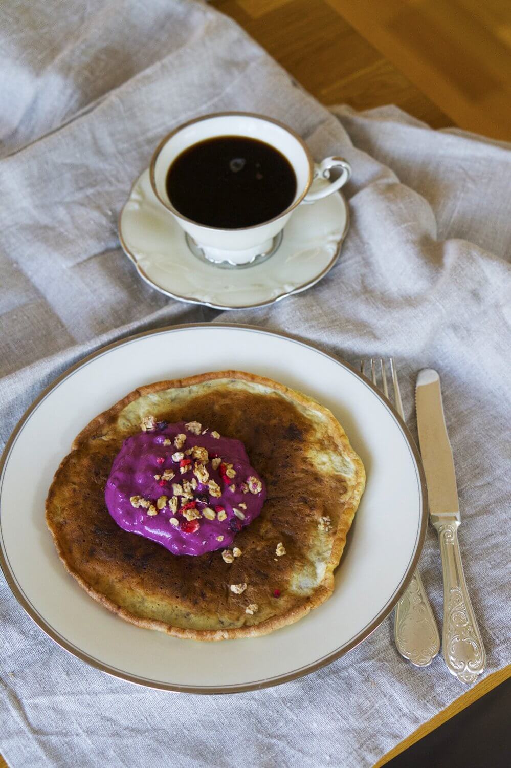 Bananpannkaka med blåbärskvarg