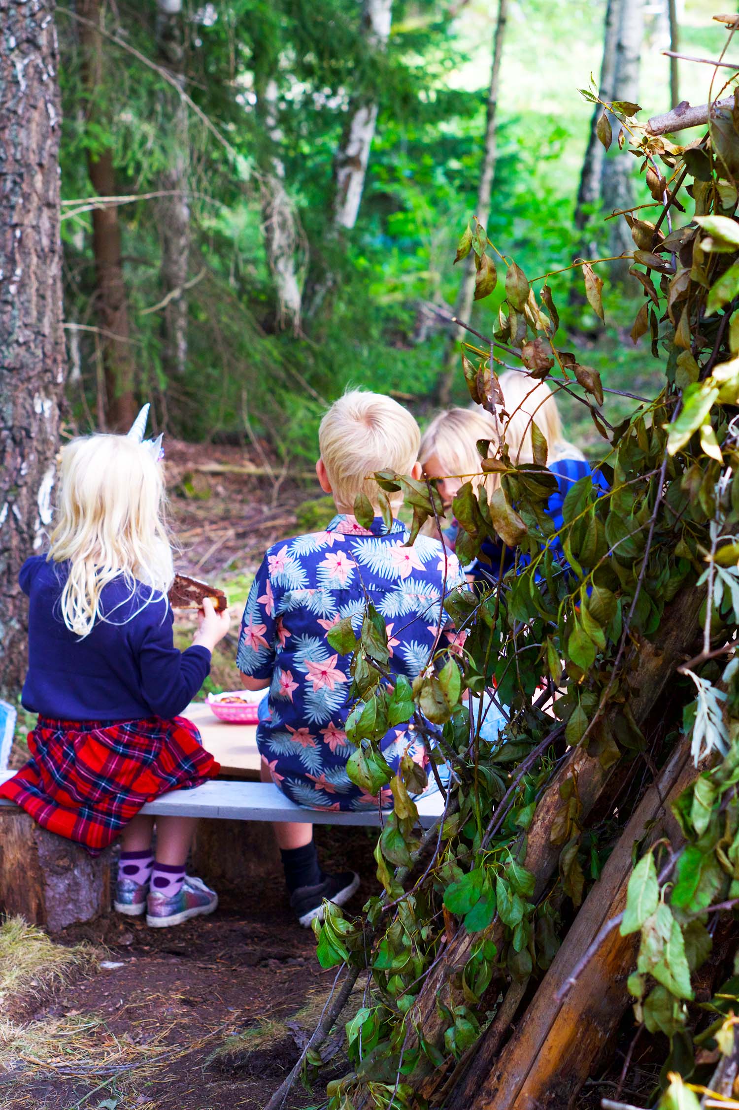 Fika vid koja i skogen