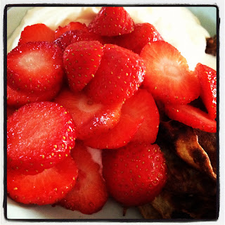 coltingpannkaka-med-jordgubbar-2 - En dag med sommarmat