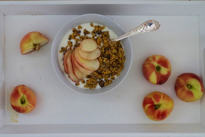 Donut platt persika med fil och granola