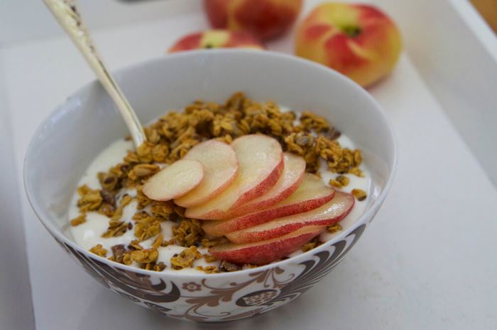 Donut platt persika med fil och granola