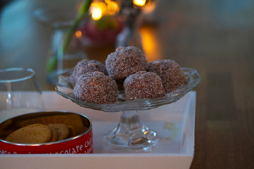 Fika med kokosbollar