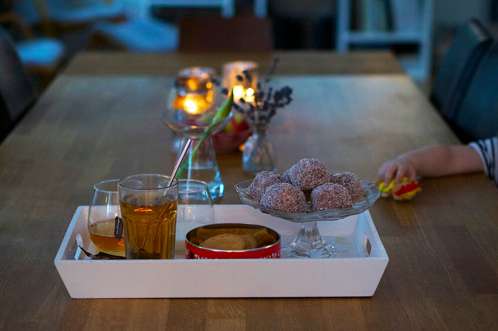 Fika med kokosbollar
