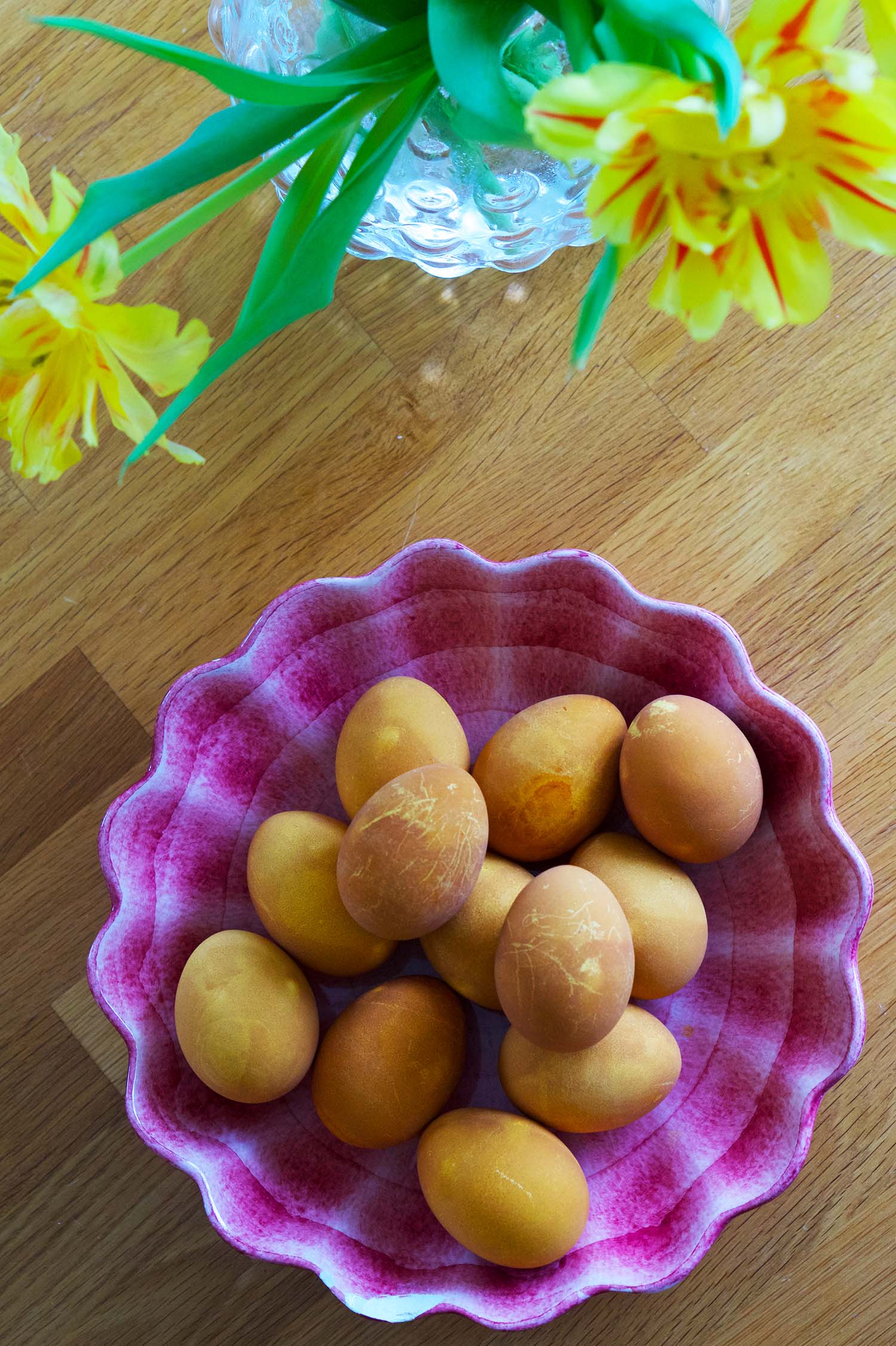 Färga ägg med lökskal