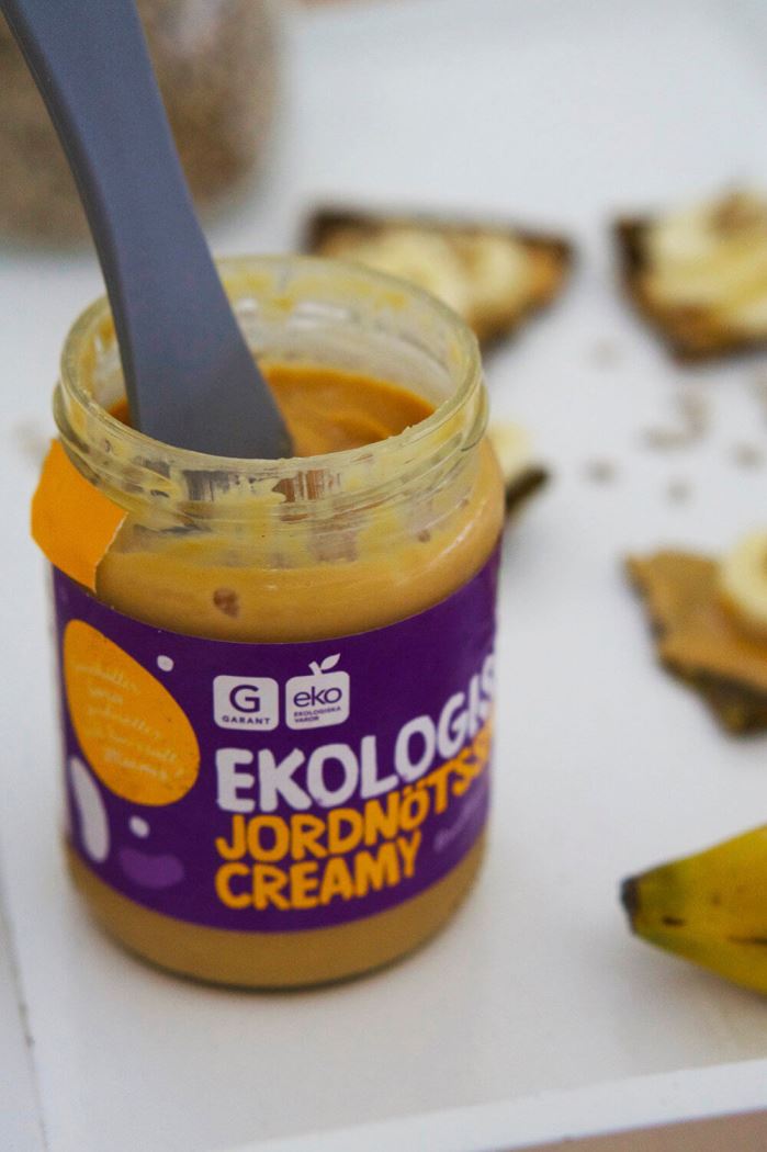 Fröknäcke med banan och jordnötssmör