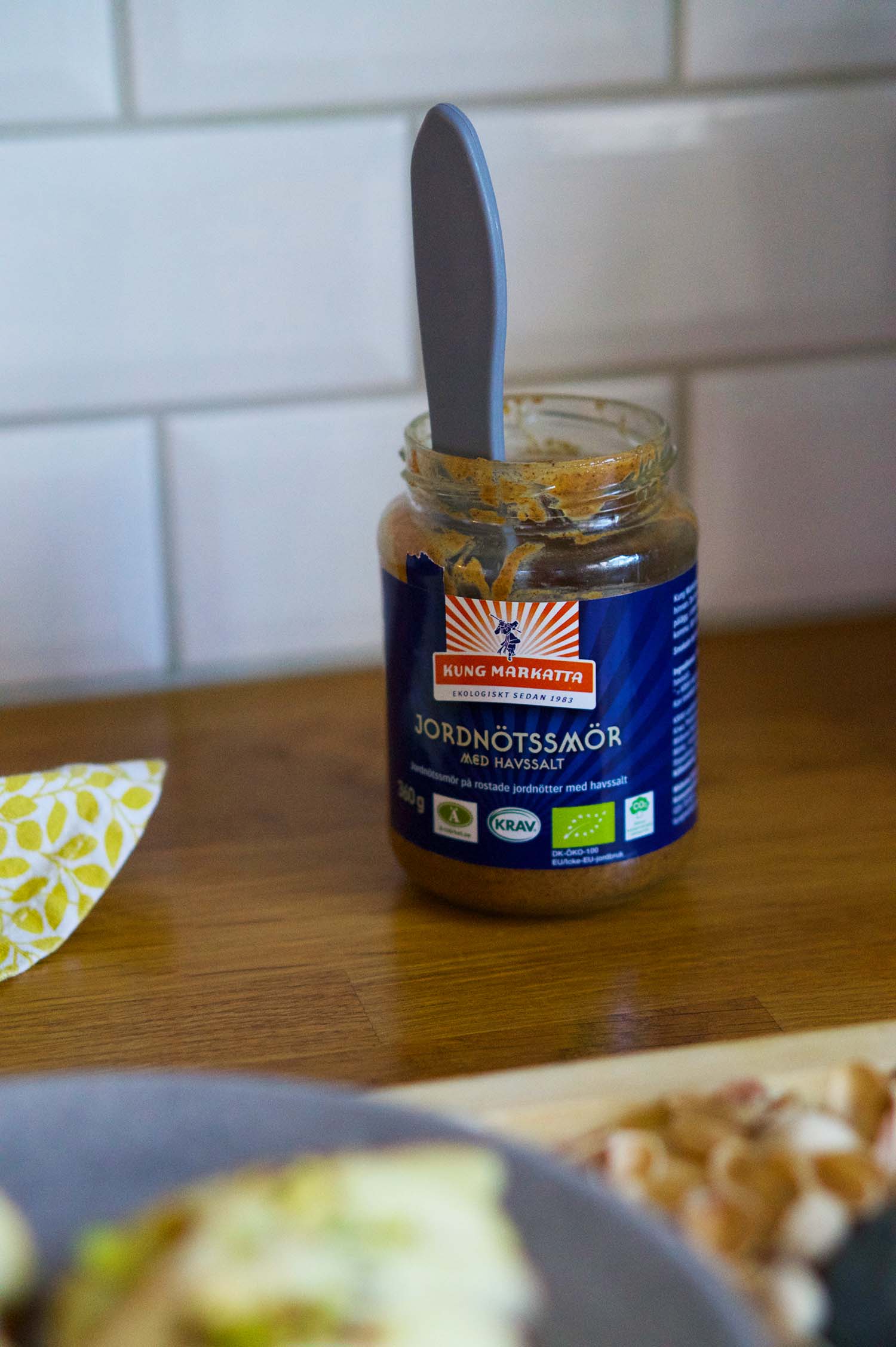 Smörgås med äpple och nötter