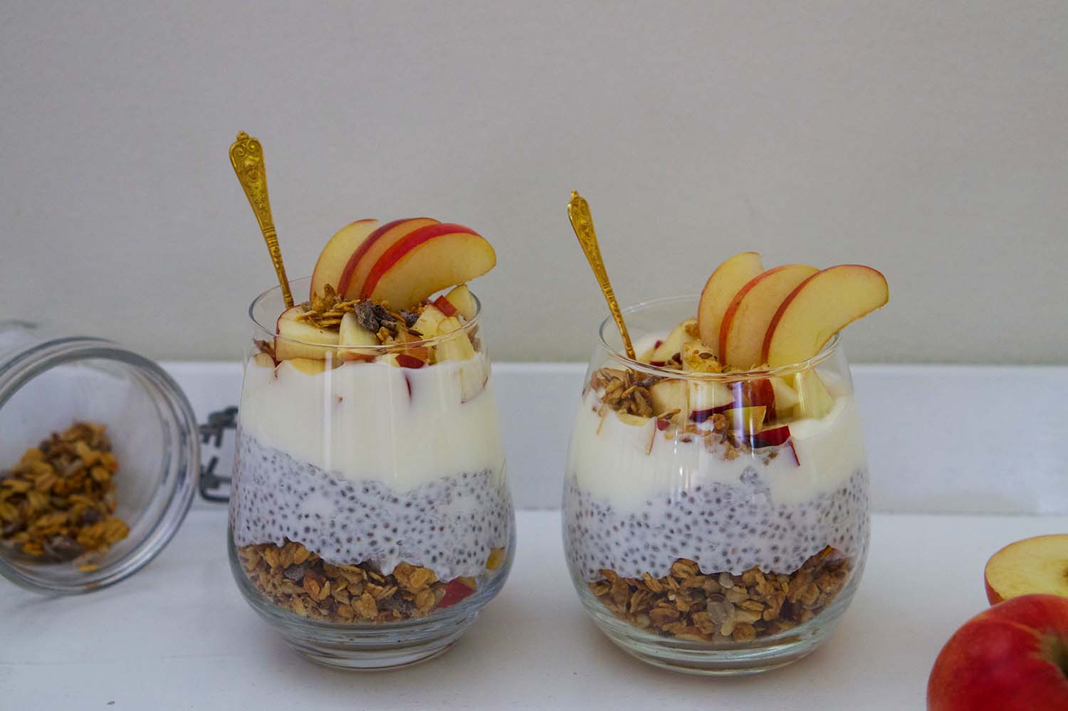 Frukost Trifle med granola och äpple - recept
