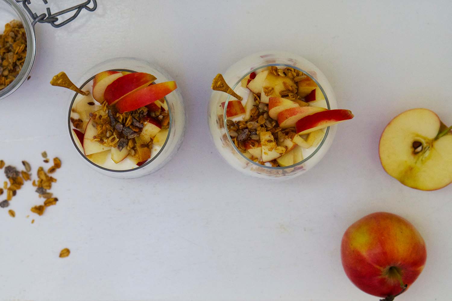Frukost Trifle med granola och äpple - recept
