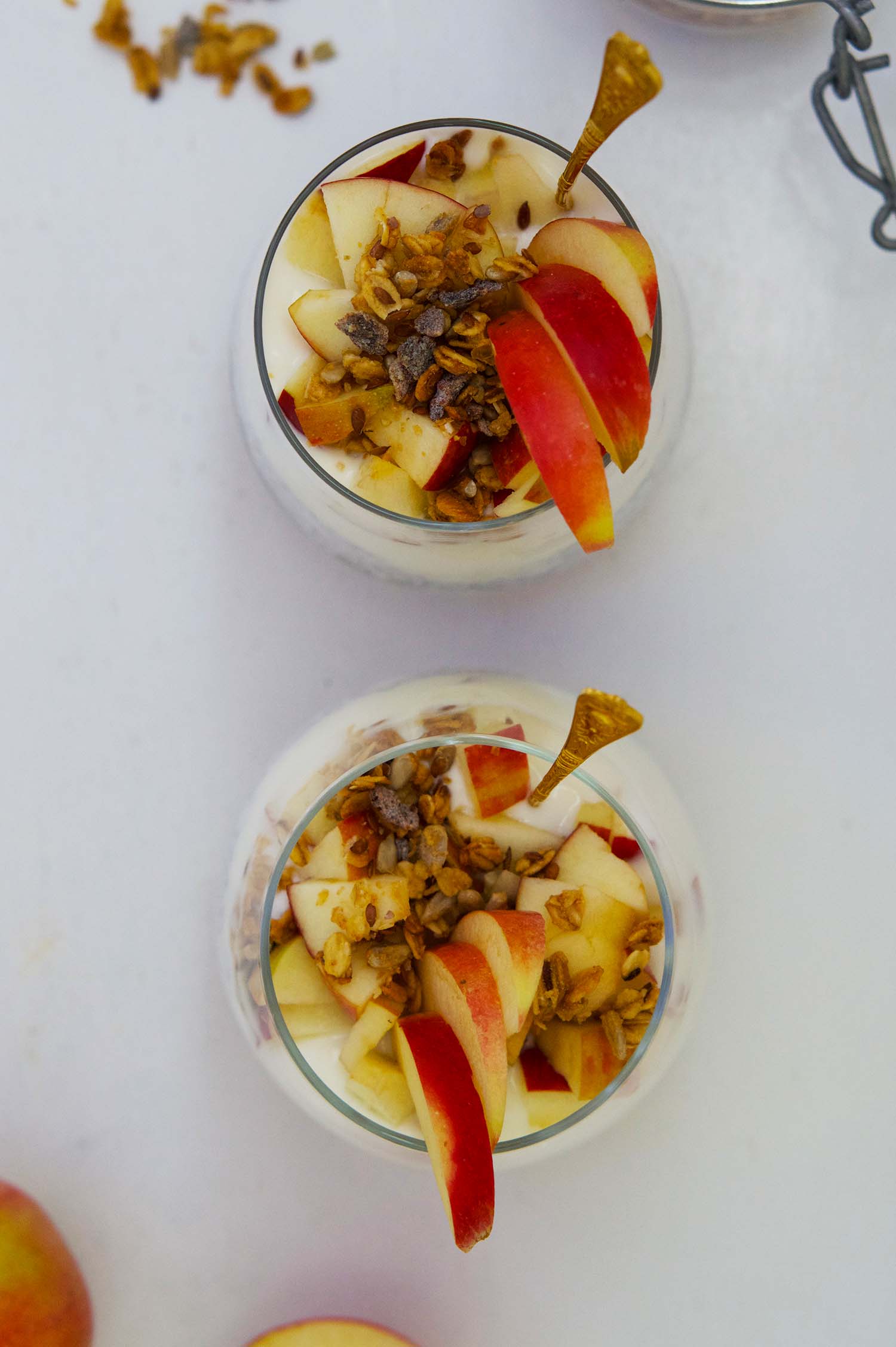 Frukost Trifle med granola och äpple - recept