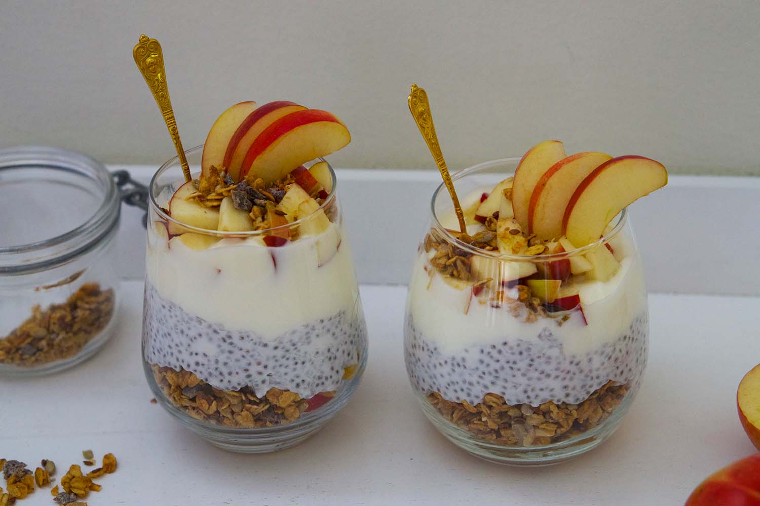 Frukost Trifle med granola och äpple - recept
