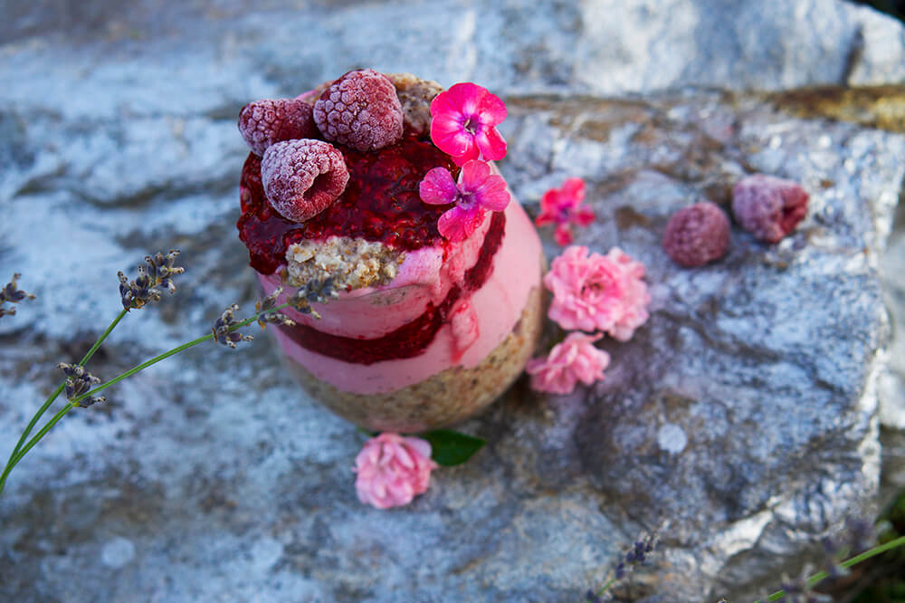 En frukost-trifle som är en hallondröm