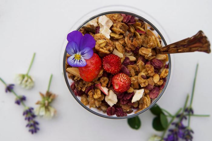 Gröt trifle med chiasylt, fil och granola