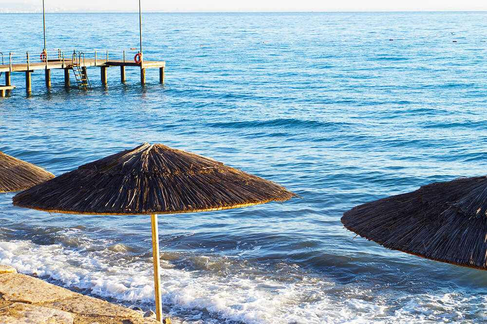 Morgonpromenad på hotellet i Kemer, Turkiet