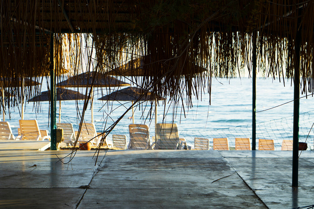 Morgonpromenad på hotellet i Kemer, Turkiet