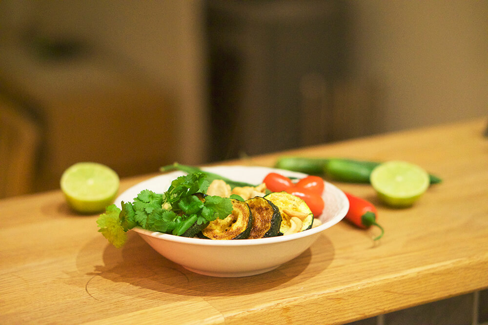 kyckling med chili, zucchini och koriander