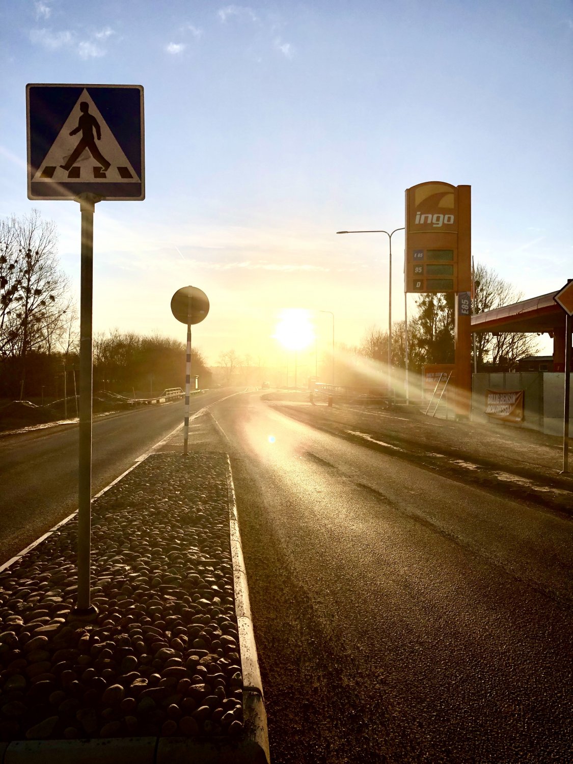 Vacker vårmorgon med solsken