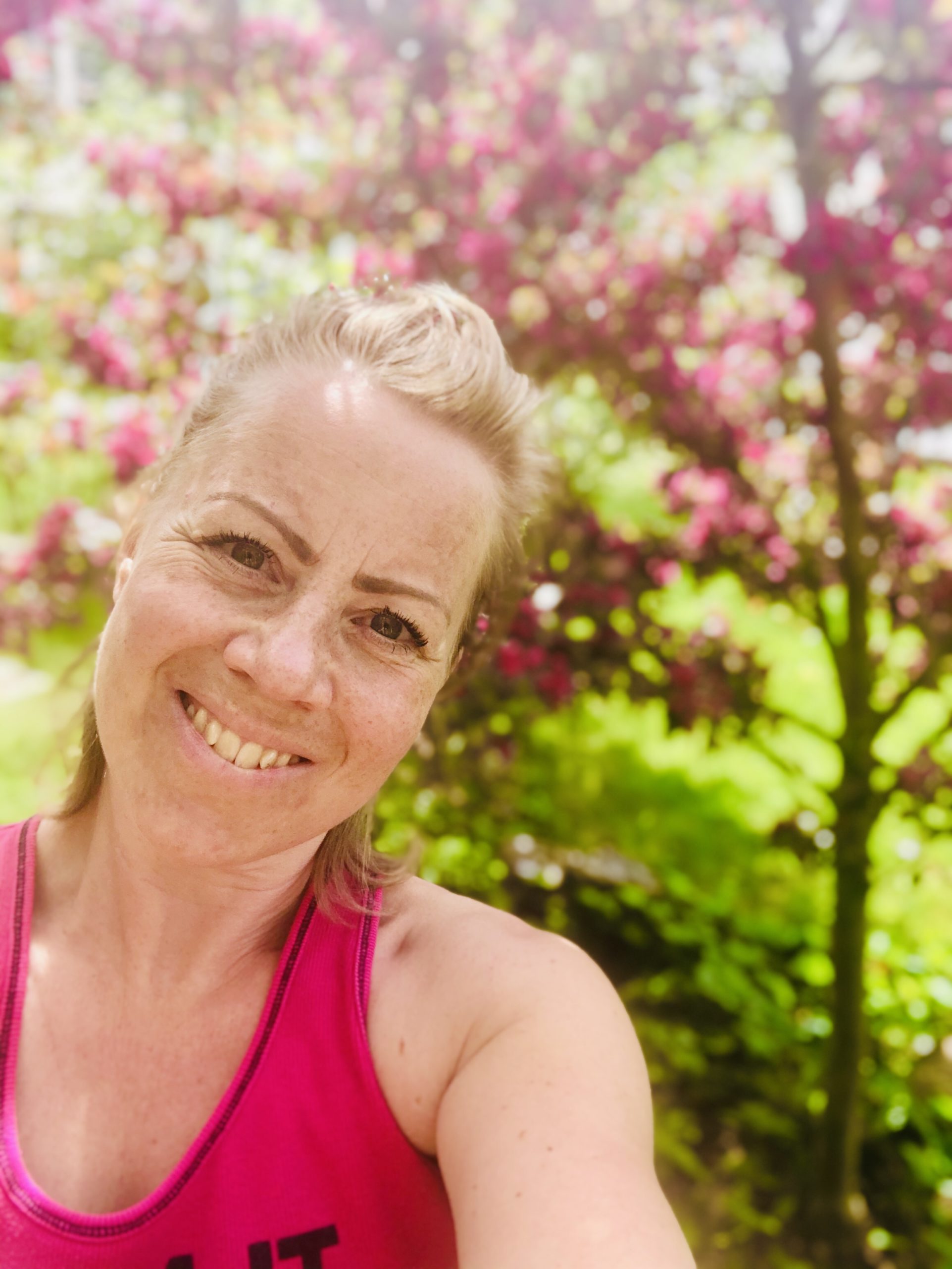 Karin framför purpurapeln