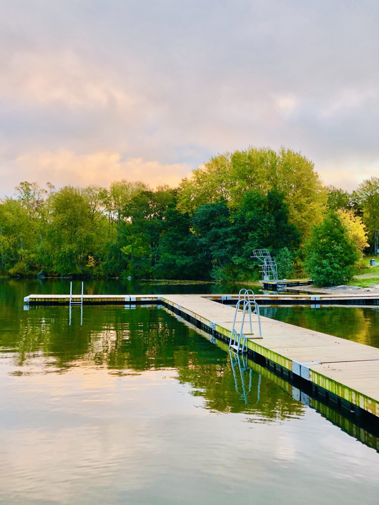 Höstmorgon vid sjön