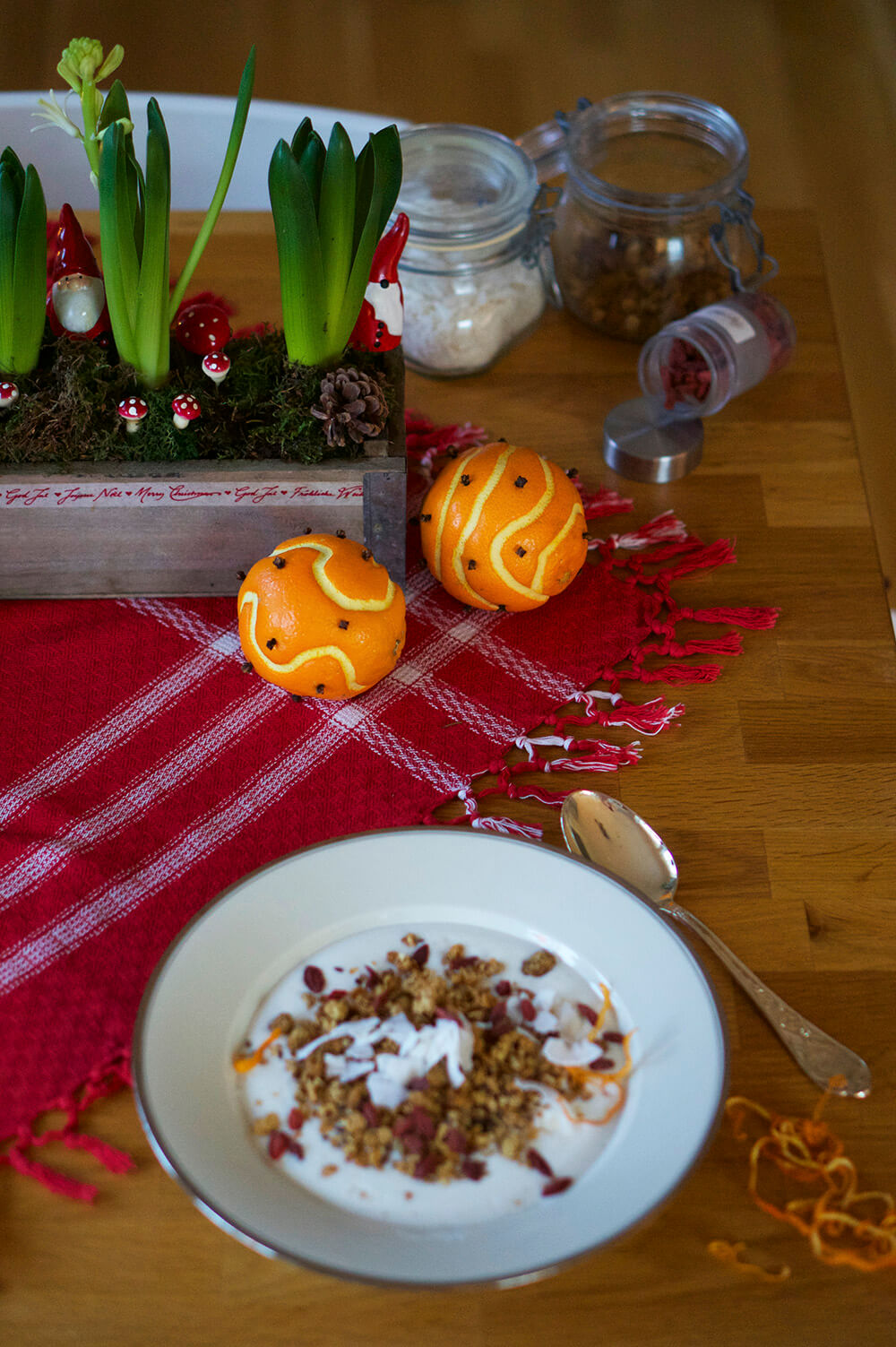Julfrukost med fil och granola