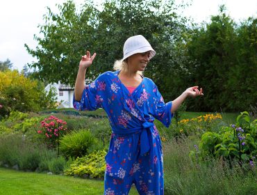 karin-i-tradgarden-11-1