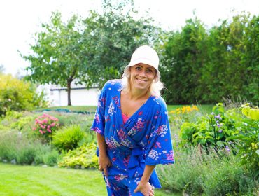 karin-i-tradgarden-9