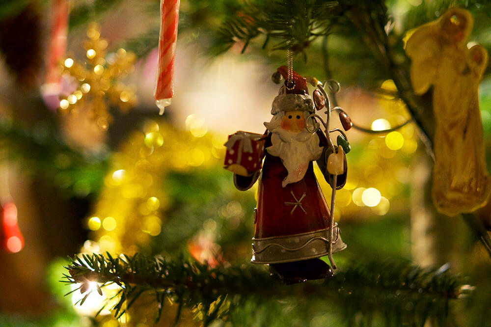Julgranen klädd på Lucia
