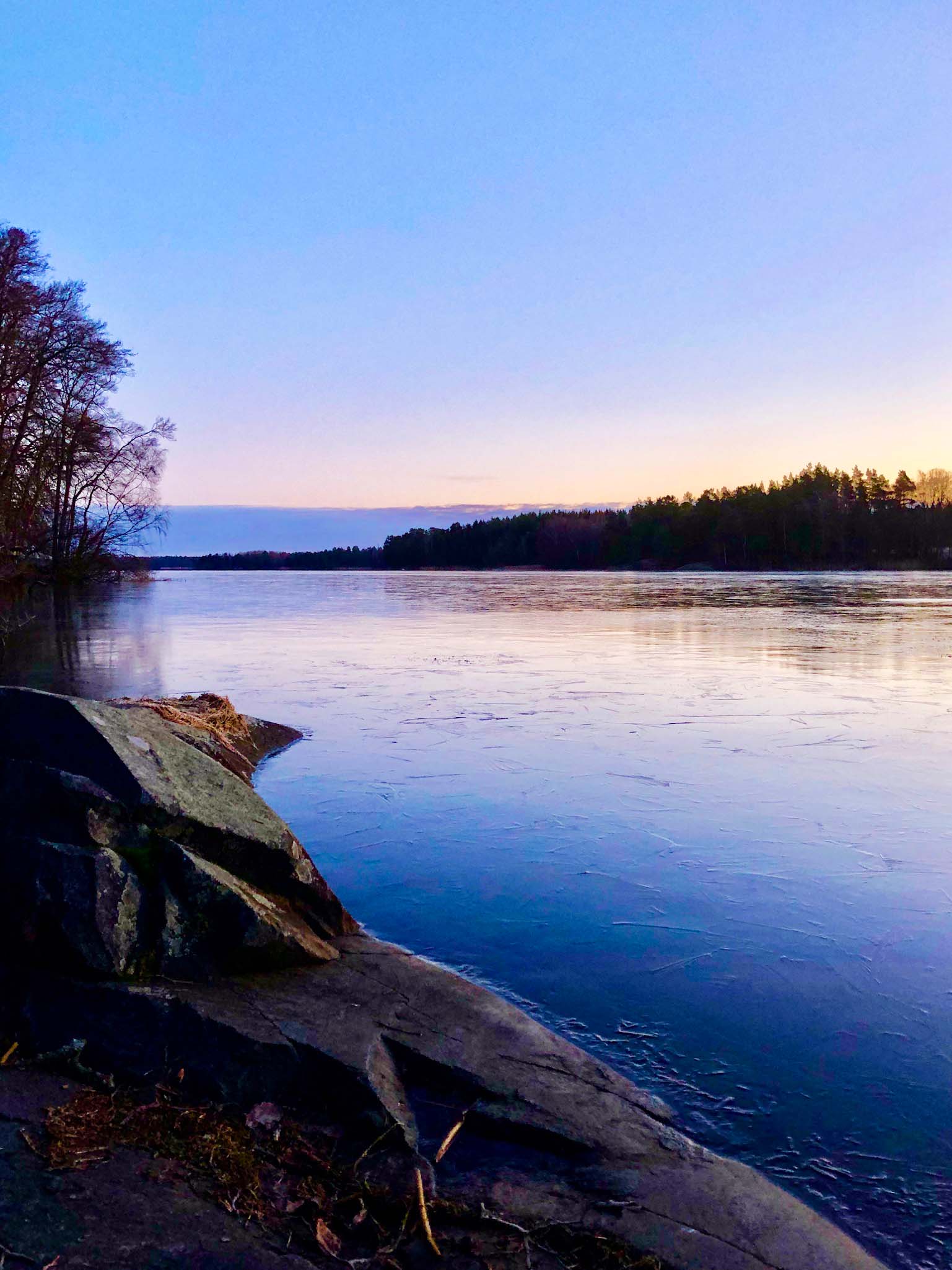 Morgonspring till sjön