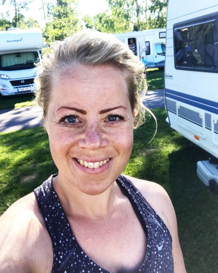 Morgonträning vid husvagn