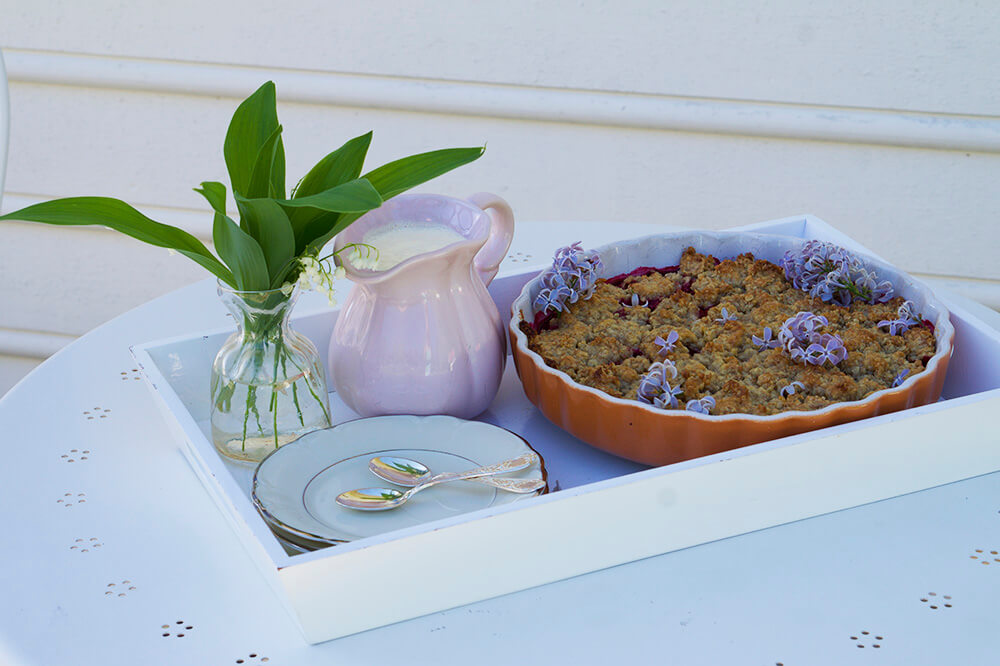 fika med hallonpaj på morsdag