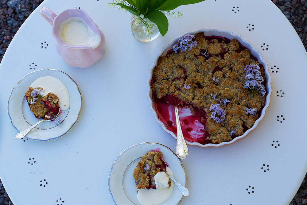 fika med hallonpaj på morsdag