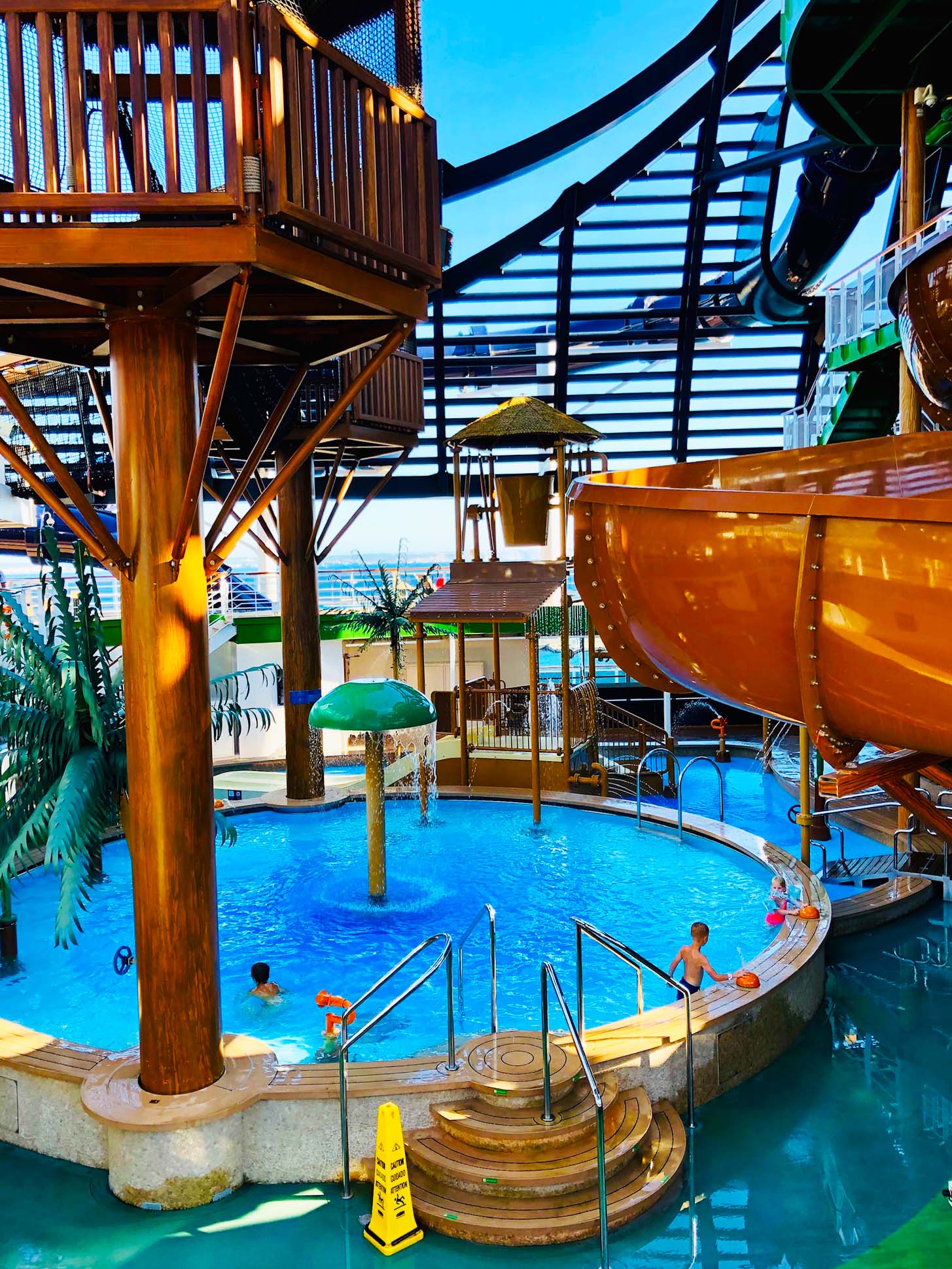 MSC Seaview - poolen